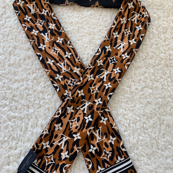 LOUIS VUITTON MONOGRAM GIANT JUNGLE BANDEAU - M73648 - Picture 9 of 15